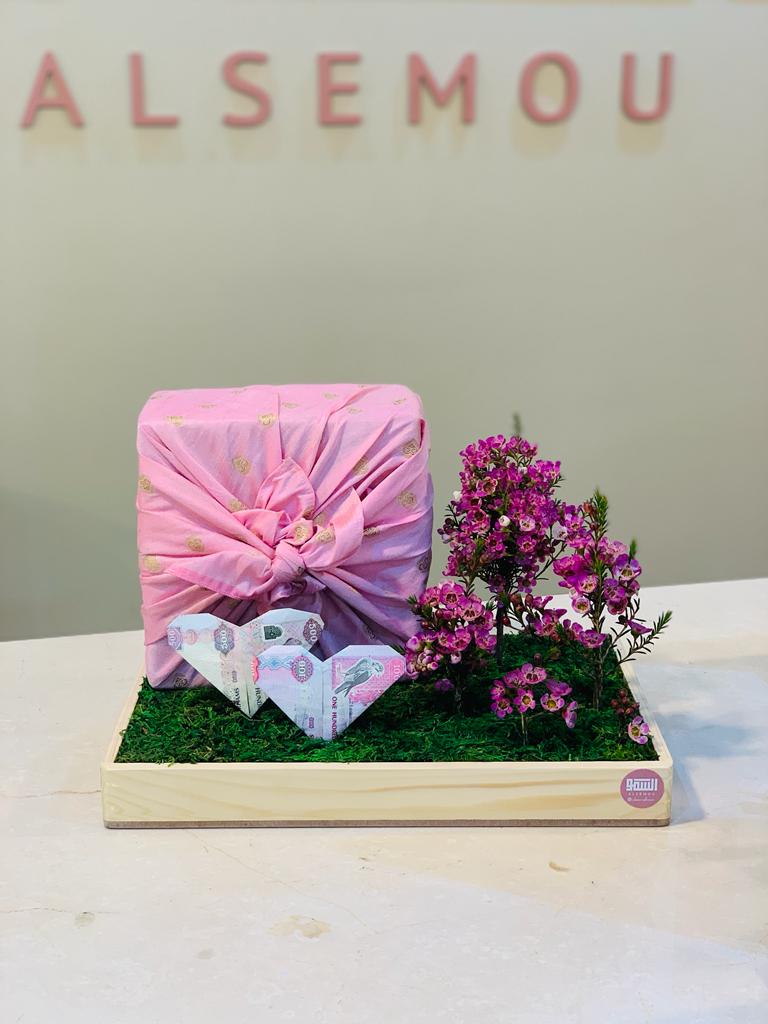 Gift wrapping with roses and box